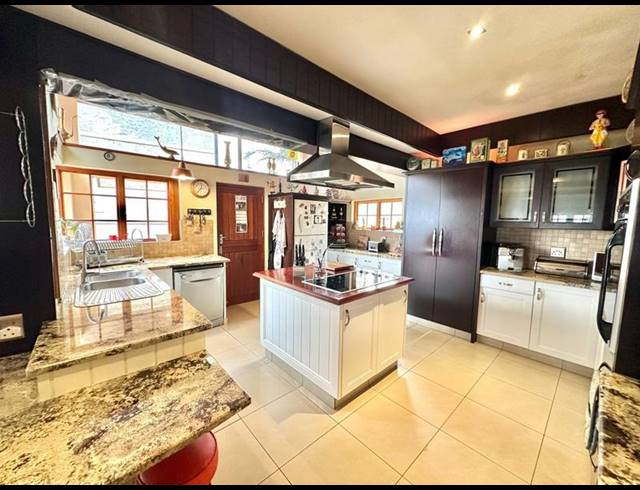4 BEDROOM HOUSE FOR SALE IN OAKDENE